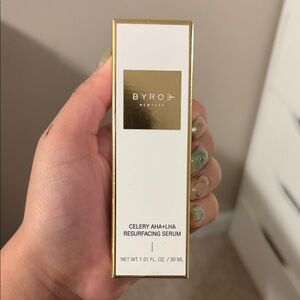 Byroe Celery AHA+LHA Resurfacing Serum - White & Gold